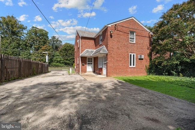 Photo - 906 Rhawn St