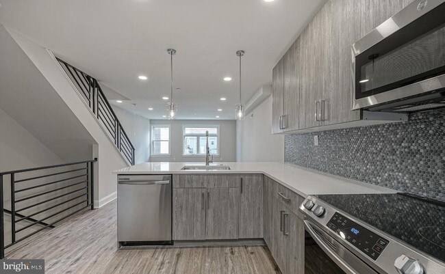 Building Photo - 1702 N Gratz St