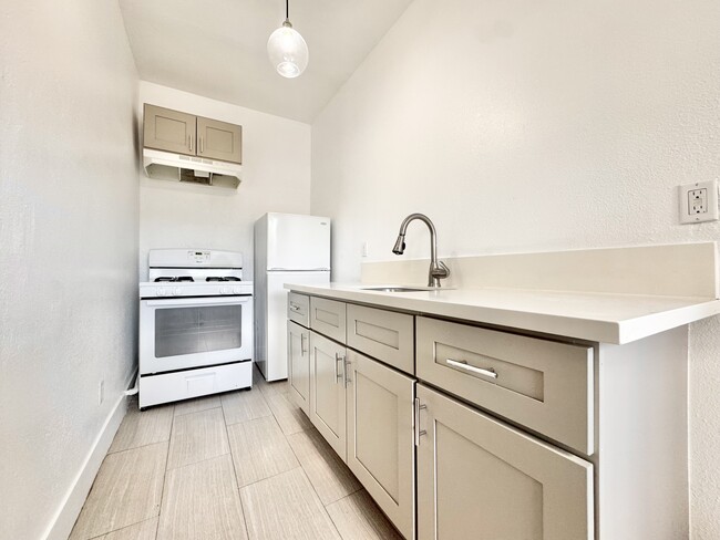 Building Photo - 5407 Sierra Vista Ave Rental