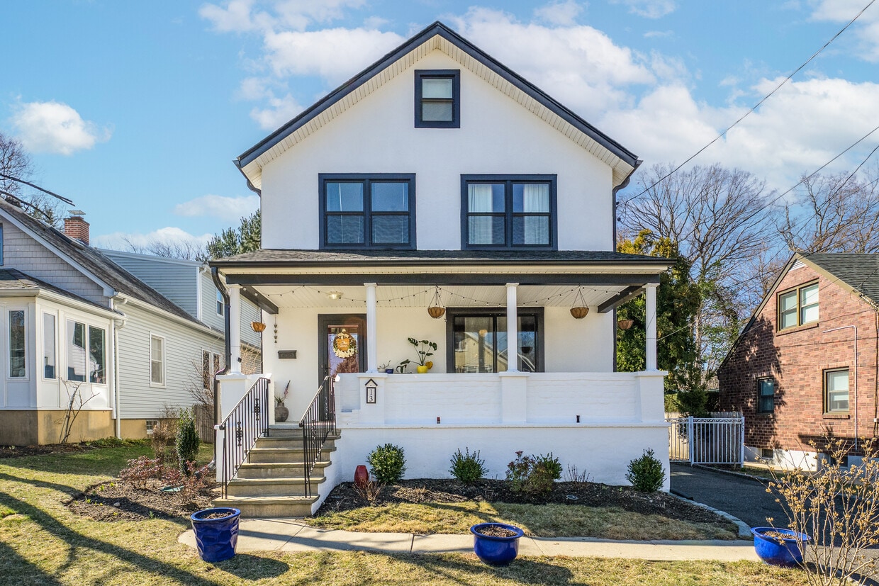 Photo - 13 Jordan Ave (Oyster Bay, NY)