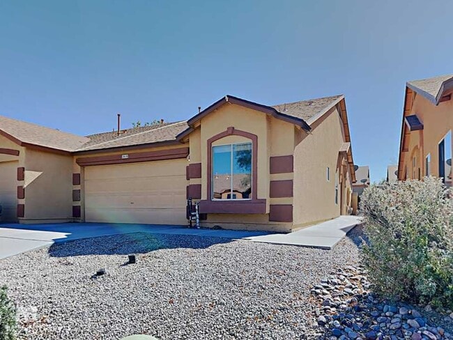 Building Photo - 2018 E Calle Arroyo Lindo