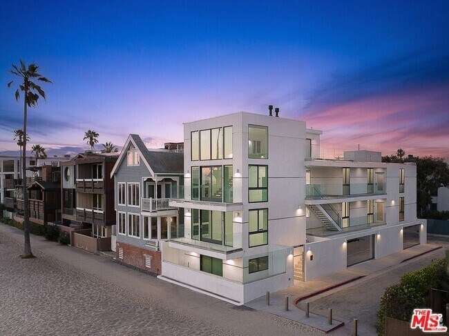 Building Photo - 2419 Ocean Front Walk Unit PENTHOUSE