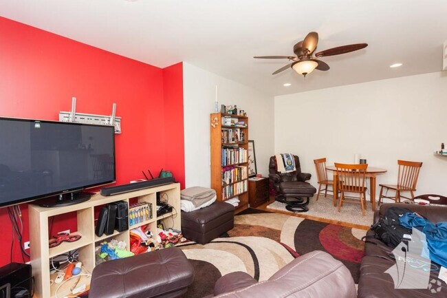 Building Photo - 2 bedroom in Chicago IL 60640 Unit 3 Rental