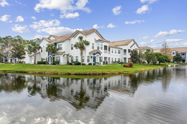 Exterior de obsequio Pond (2) - Halston World Gateway Apartment Homes