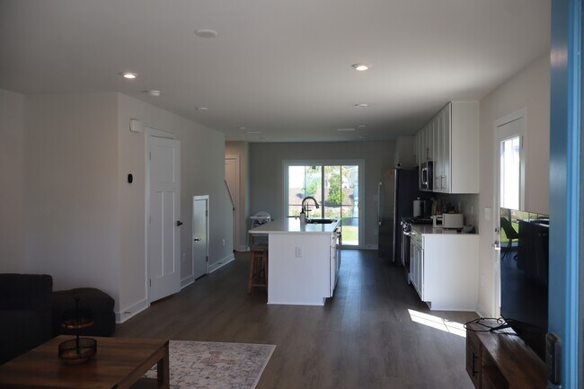 Photo - 2504 Rowyn St