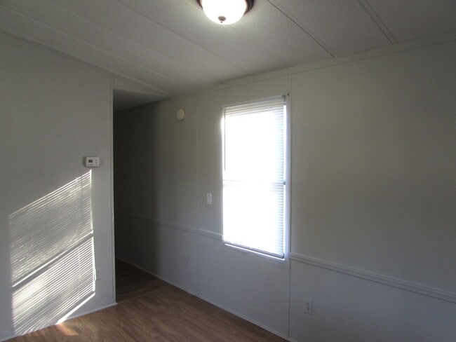 Photo - 3 Bed/ 2 Bath Singlewide Mobile Home on La...