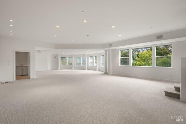 Photo - 10 Warrens Way