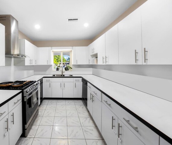 Photo - 490 W 33rd Pl