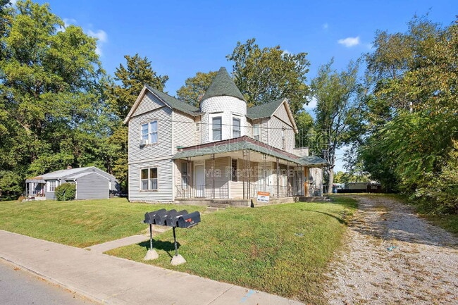 Building Photo - 120 W 3rd St Unit 3