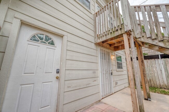 Photo - 2051 Santa Rosa St Unidad A