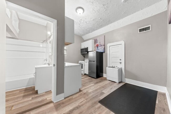 Photo - 1259 Hart St