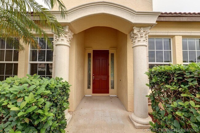 833 SW Vineland Ct