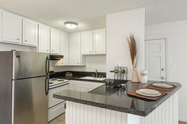2185 Chatsworth Blvd, San Diego, CA 92107-Loma Highlands Apartment Homes Kitchen
