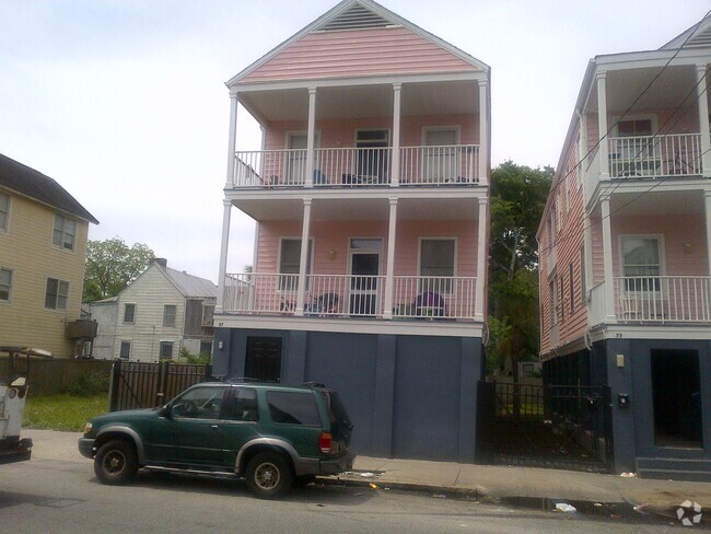 Building Photo - 37 America St Rental
