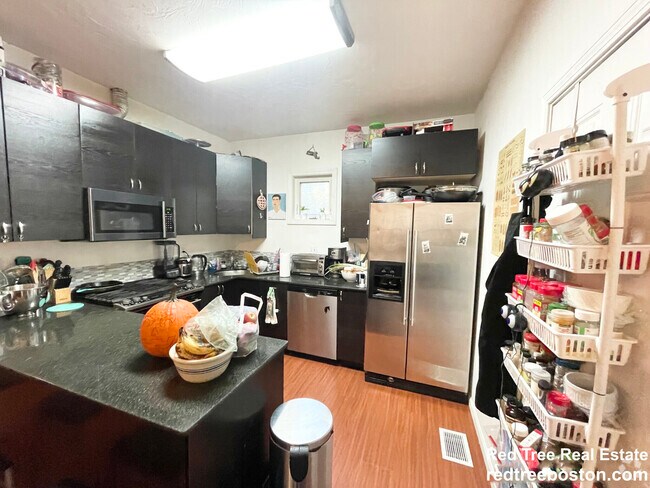 Building Photo - 93 Hillside St Unit 2 Rental