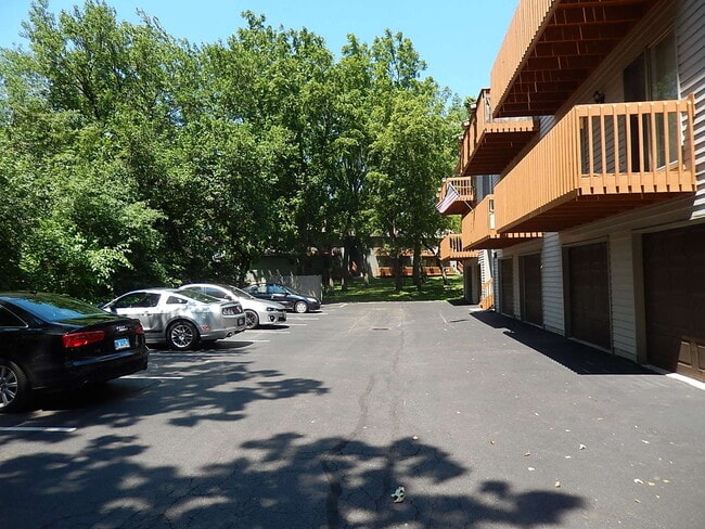 Photo - 375 Woodridge Cir Unit F