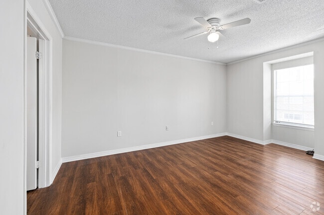 2BR, 2BA - 995SF - Primary Bedroom