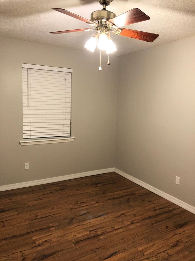 Building Photo - 725 Resimont Dr