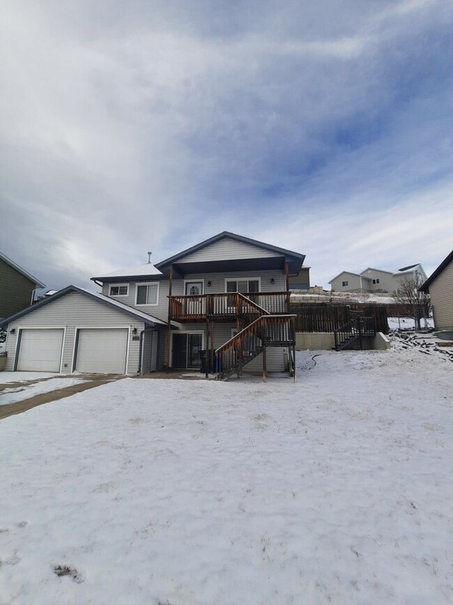 Photo - 3 BEDROOM | 2 BATH | TRI-LEVEL | NORTH