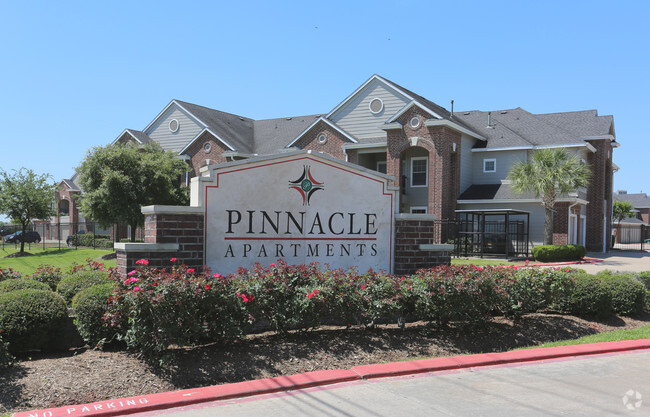 Pinnacle Apartments - Pinnacle Apartments