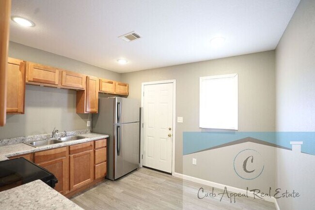 Photo - Move in special $550!! Recently renovated 2 bed, 1 bath apt - utilities included!! HUD accepted!