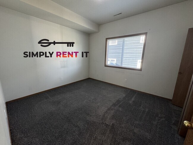 3 Bedroom 2 Bathroom with Internet!
