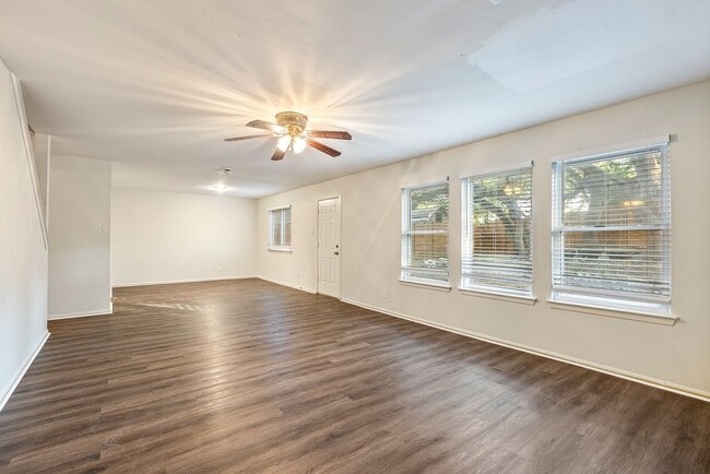 Photo - Homey Comfort with Spacious Yard in North Austin