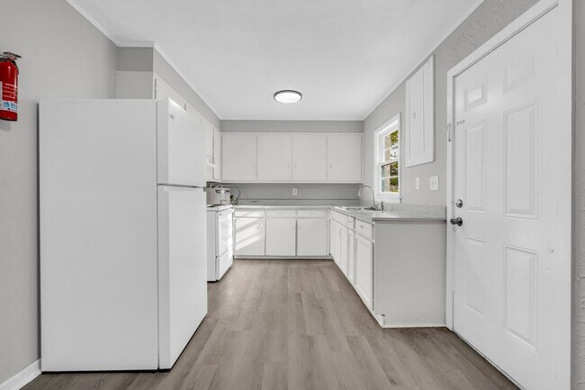 Photo - 131 Poplar St