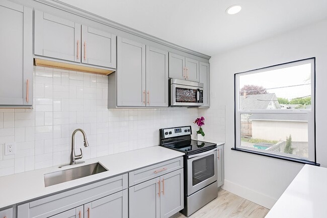 Photo - Maple Apartments: Newly Renovated 1 Bedroom & Studio Apartments