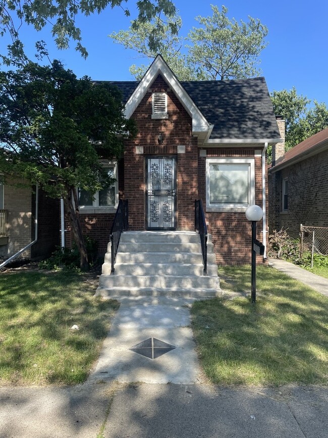 Building Photo - 10015 S Princeton Ave Rental