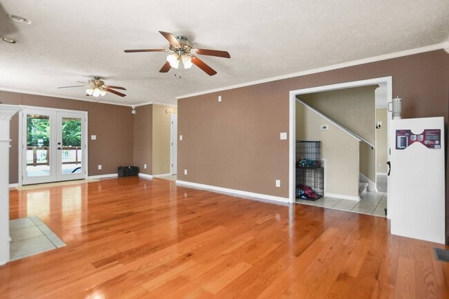 Photo - Pet Friendly Three Bedroom!