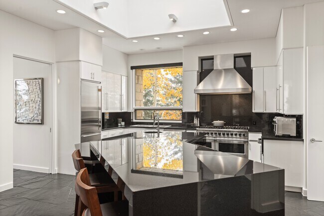 Photo - 189 Aspen Way