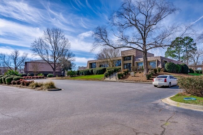 Photo - Welcome Home - Spacious Apartment with Mod...