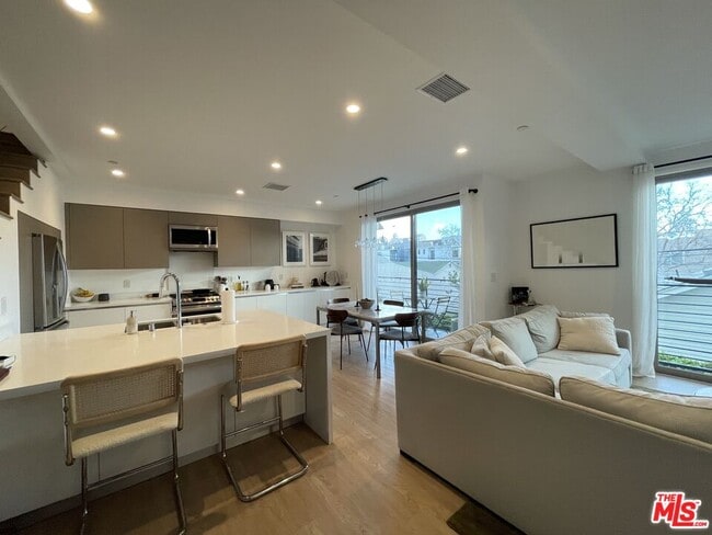 Photo - 1206 N Sycamore Ave Unit 4