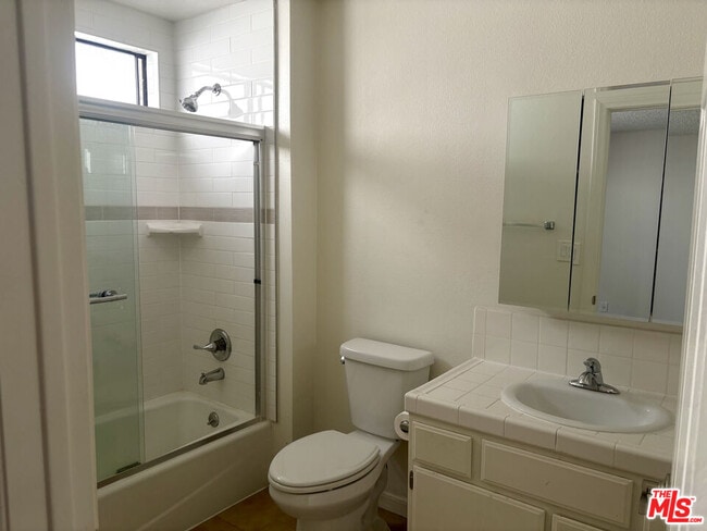 5418 Hermitage Ave Unit 103