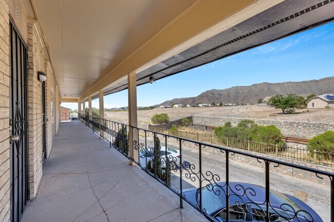 Building Photo - 3300 Hayes Ave