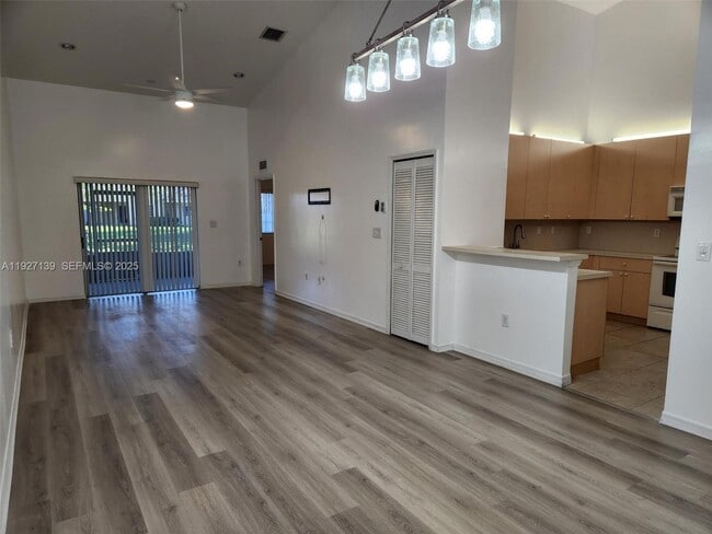 Building Photo - 1213 NE 32nd Ave