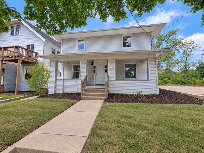 1224 Pondview Ave