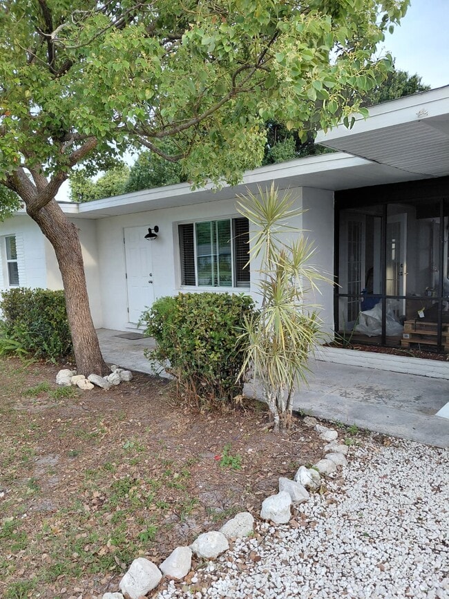 Photo - 1003 39th Ave W