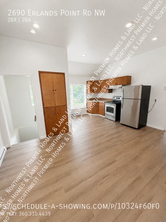 Photo - 2690 Erlands Point Rd NW