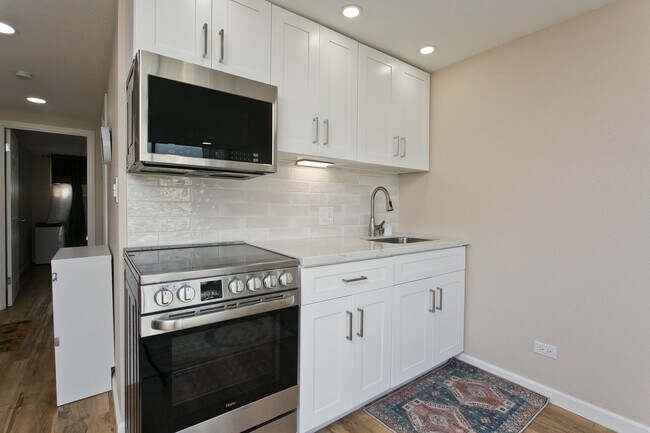 Photo - Walking Distance to the Beach & Furnished... Aloha Lani #1606 - 1 BD 1 BA 1 PRK Unit 1606