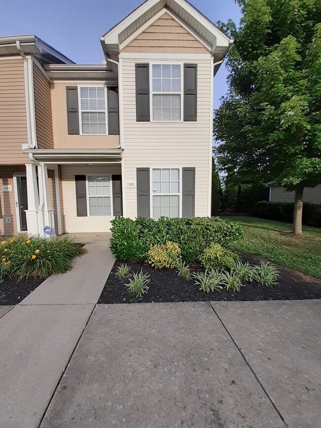 Building Photo - 1305 Milwalkee Ct
