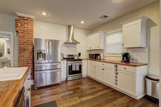 Photo - 416 NW 28th St