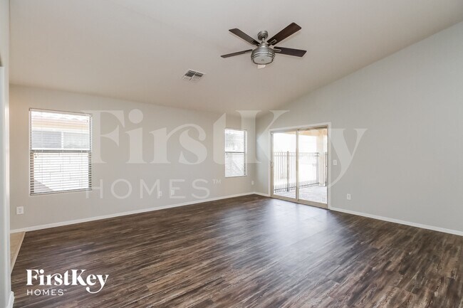 Photo - 480 W Dexter Way