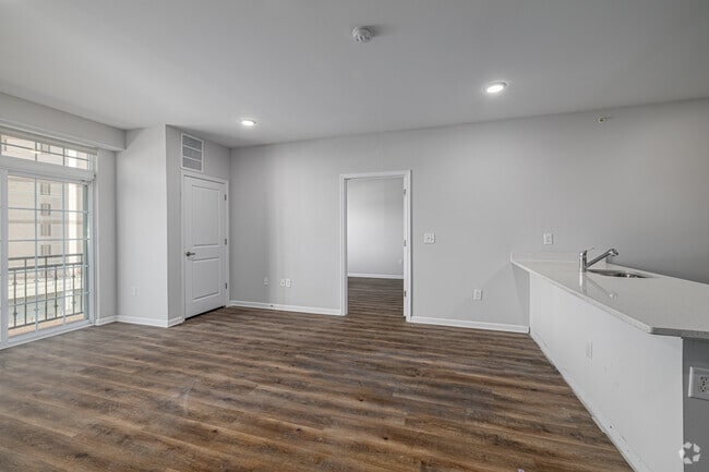 2BR, 2BA - 985SF - Living Room