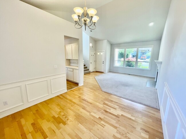 Building Photo - Stylish Bull Mountain Home – 3 Bed, 2.5 Ba...