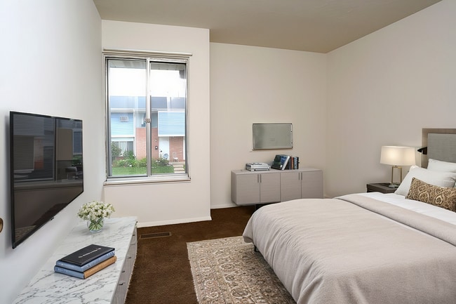 Park Avenue West Apartments and Townhomes