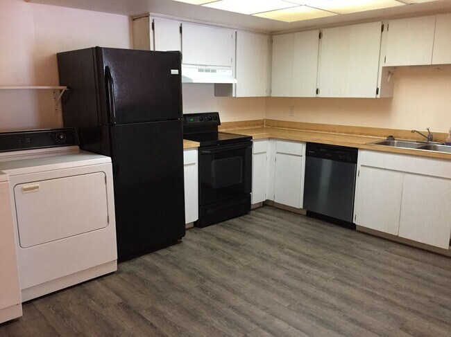 Photo - 3175 Phoenix Ave