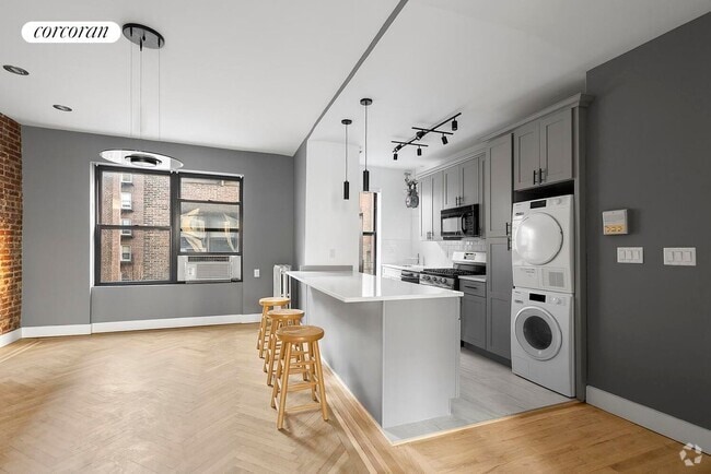 Building Photo - 880 W 181st St Rental