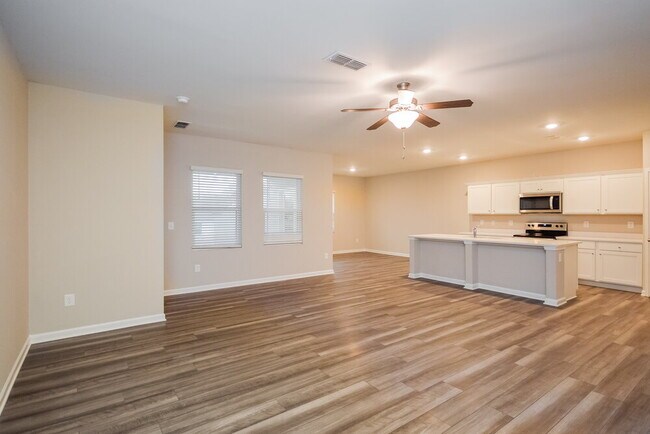 Photo - 590 Knightsbridge Ln